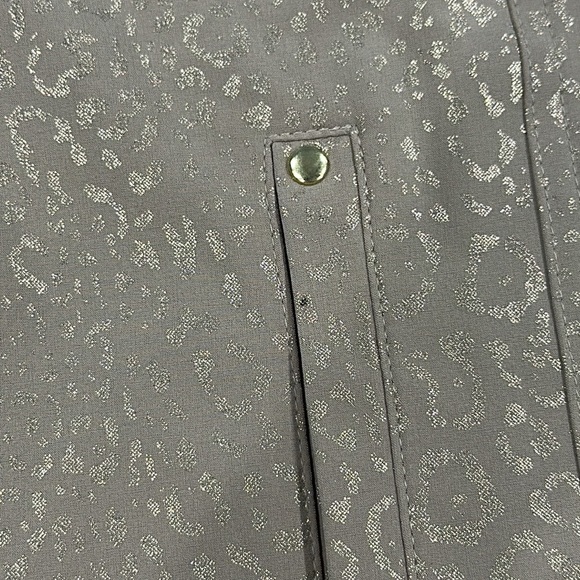 Zenergy by Chico’s Beige Gold Leopard Print Zip-Up Jacket Size 2 - Picture 10 of 11